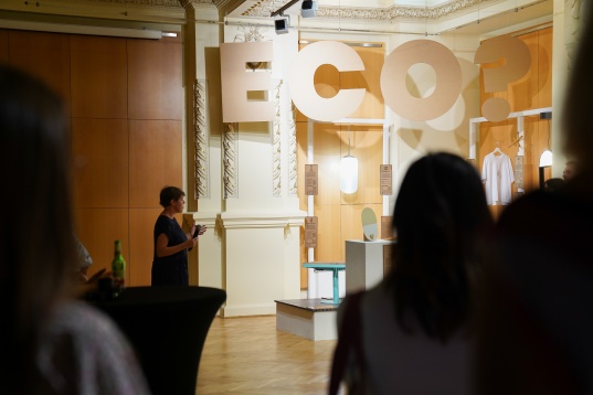 Interviu cu Veronika Pařízková, curatoarea expoziției „ECO? Designul ceh în drum spre sustenabilitate”