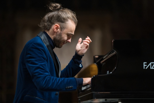 Dirijorul Christian Badea și pianistul Daniel Ciobanu deschid pe 2 aprilie 2020 stagiunea online a Filarmonicii „George Enescu”