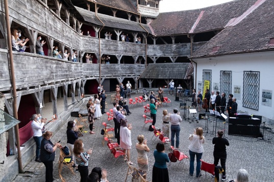 SoNoRo Musikland - Muzicieni renumiți pe scenele din Brașov