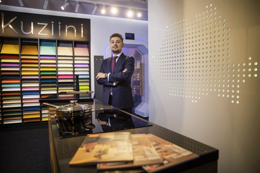 Antreprenorul Mădălin Tomescu lansează concept-store-ul Kuziini