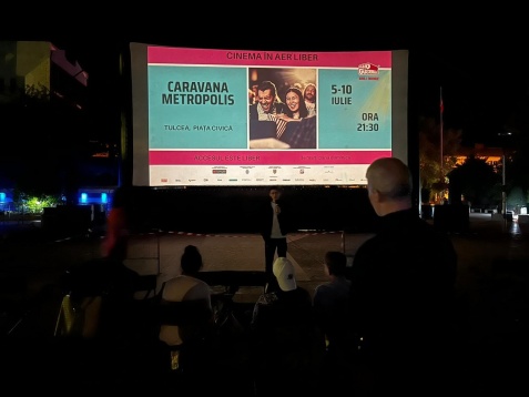 Peste 1800 de spectatori la prima ediție a Caravanei Metropolis-cinema în aer liber de la Tulcea