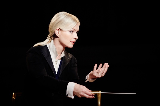Dirijoarea Anu Tali, pe scena Festivalului Internațional George Enescu