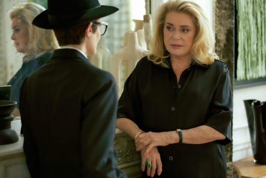 „Marcello Mio” - o comedie cu Chiara Mastroianni și Catherine Deneuve, despre identitate, moștenire și magia cinemaului