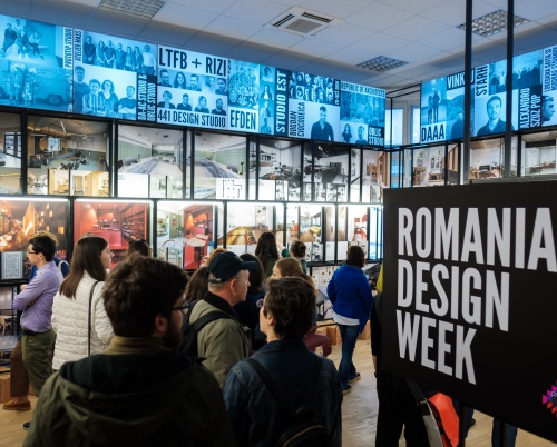 EXHIBIT YOUR WAY - partener al evenimentelor Diploma și Romanian Design Week