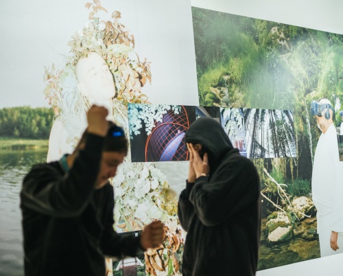 Alexandru Mironov în conversație cu artistul fotograf Mihai Barabancea la 2/3 Galeria