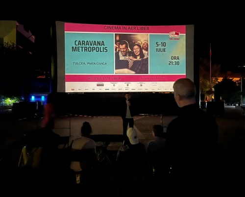 Peste 1800 de spectatori la prima ediție a Caravanei Metropolis-cinema în aer liber de la Tulcea